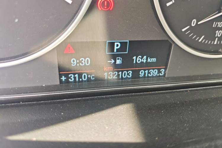 Used BMW 3 Series 2013 320i Sport Edition Odometer Close Up