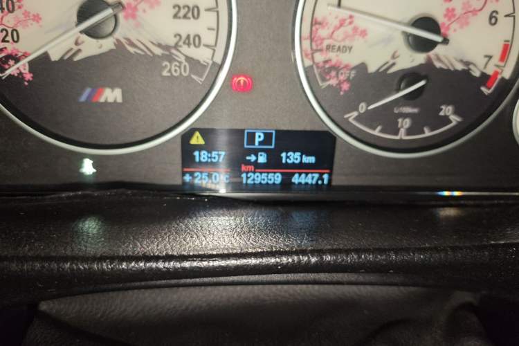 Used BMW 3 Series 2013 320Li Fashion Model Odometer Close Up