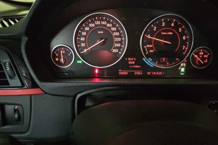 Used BMW 3 Series 2013 328i Sport Design Package Odometer Close Up