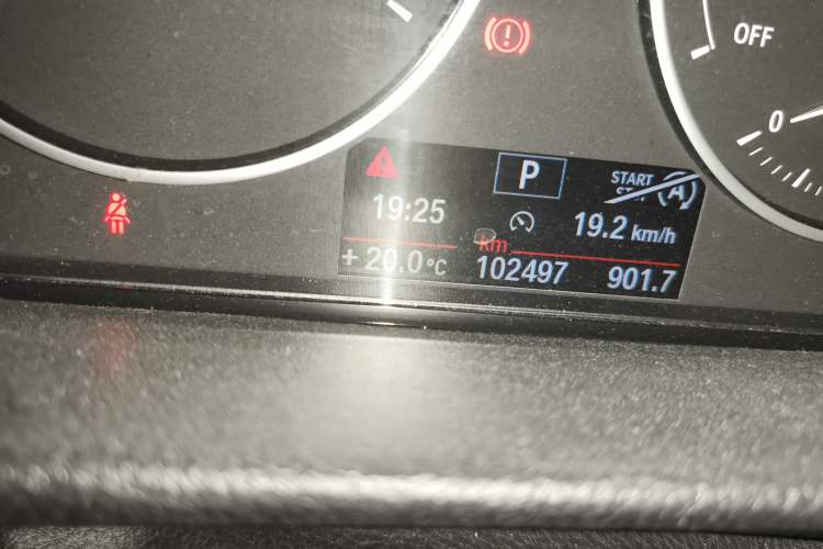 Used BMW 3 Series 2013 320i Sport Edition Odometer Close Up