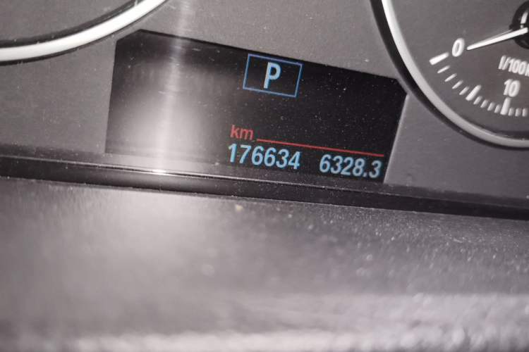 Used BMW 3 Series 2013 320Li Fashion Model Odometer Close Up
