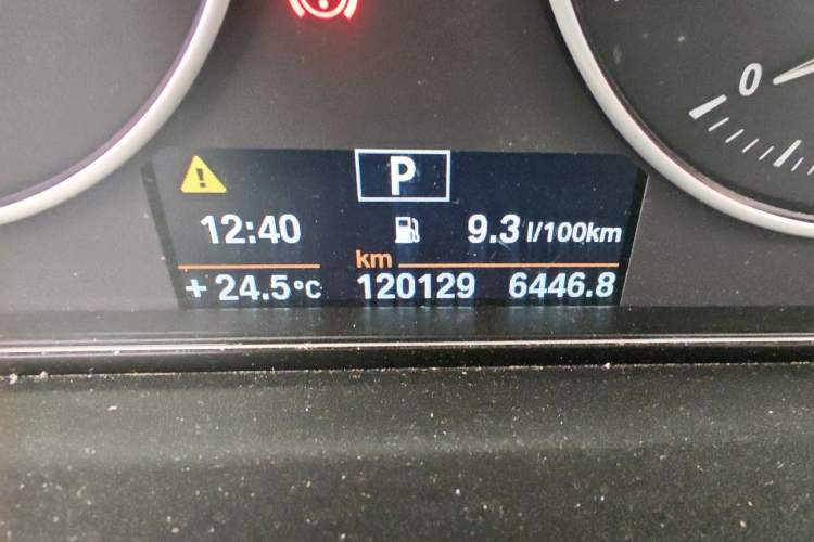 Used BMW 3 Series 2013 320i Active Edition Odometer Close Up