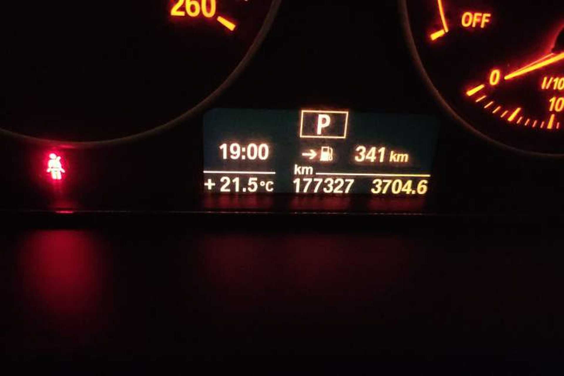 Used BMW 3 Series 2013 320i Active Edition Odometer Close Up