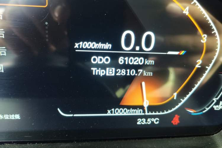 Used BMW 3 Series 2013 320Li Fashion Model Odometer Close Up