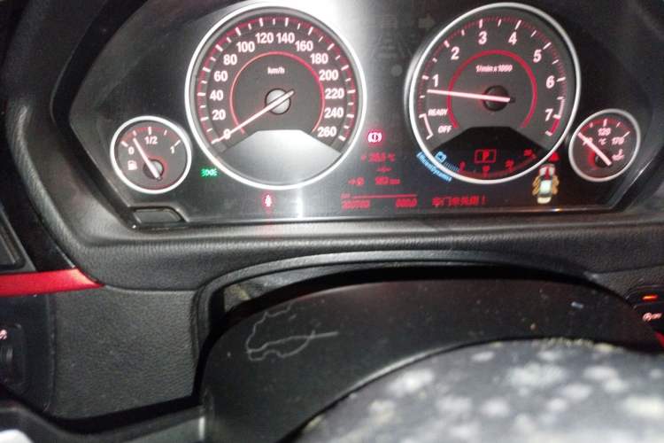 Used BMW 3 Series 2013 320i Sport Design Package Odometer Close Up
