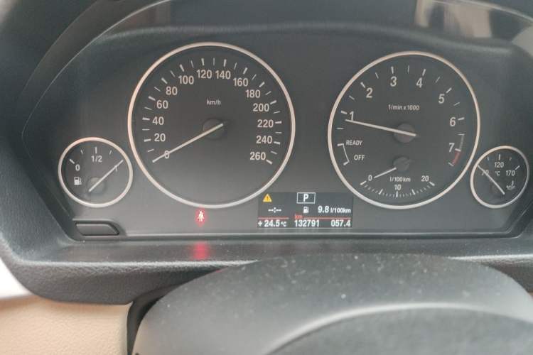 Used BMW 3 Series 2013 320i Sport Edition Odometer Close Up