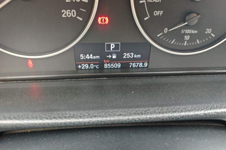 Used BMW 3 Series 2013 316i Active Edition Odometer Close Up
