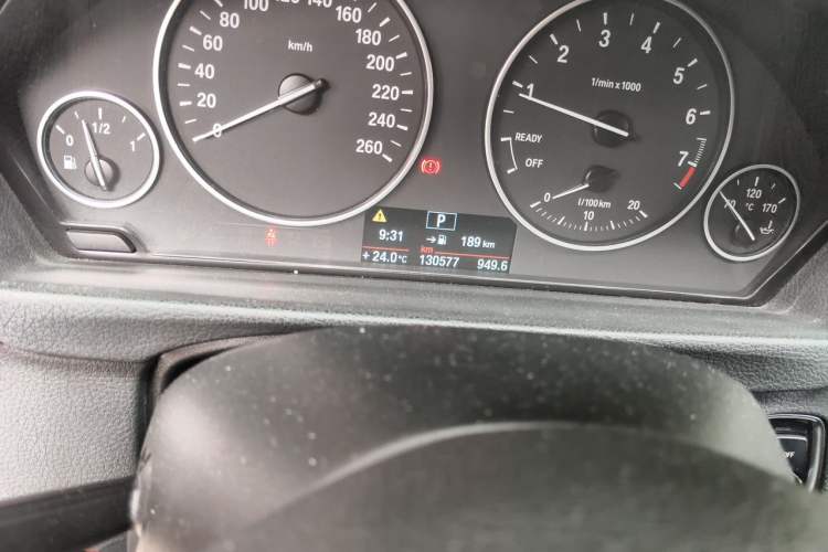 Used BMW 3 Series 2013 320Li Fashion Model Odometer Close Up