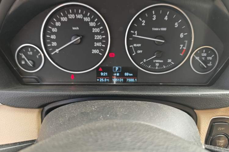 Used BMW 3 Series 2013 320i Sport Edition Odometer Close Up