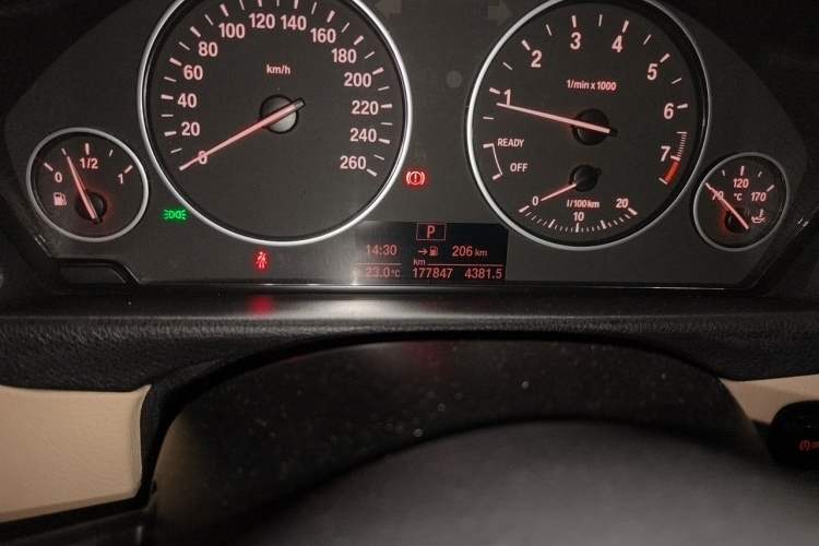Used BMW 3 Series 2013 320Li Fashion Model Odometer Close Up
