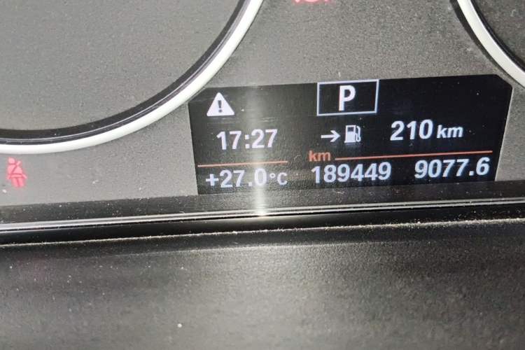 Used BMW 3 Series 2013 320i Sport Edition Odometer Close Up