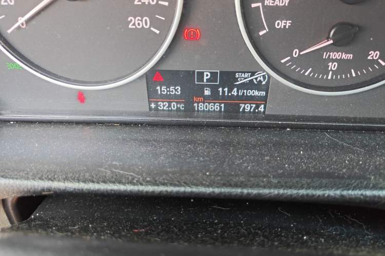 Used BMW 3 Series 2013 Facelifted 320Li Luxury Design Package Odometer Close Up