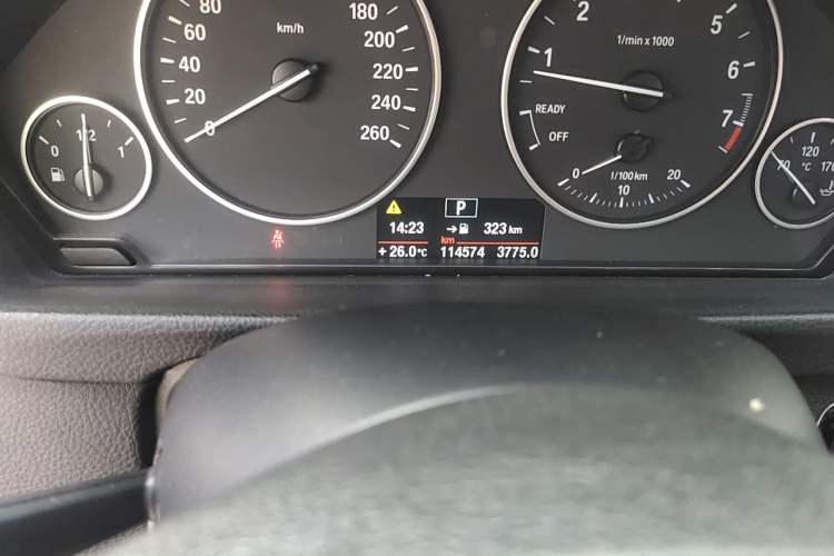 Used BMW 3 Series 2013 320Li Fashion Model Odometer Close Up