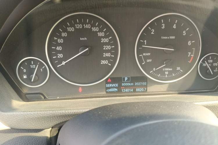 Used BMW 3 Series 2013 320i Sport Edition Odometer Close Up