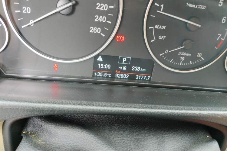Used BMW 3 Series 2013 320i Active Edition Odometer Close Up