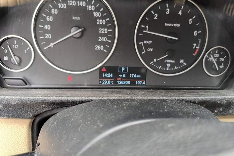 Used BMW 3 Series 2013 320Li Fashion Design Package Odometer Close Up
