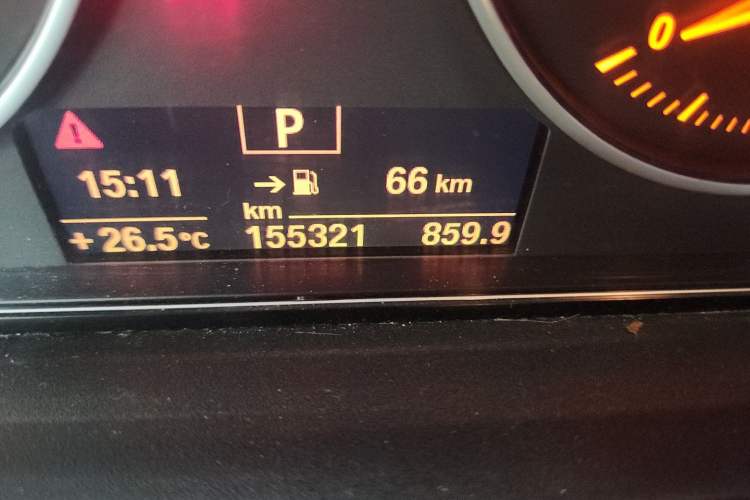 Used BMW 3 Series 2013 320i Sport Edition Odometer Close Up