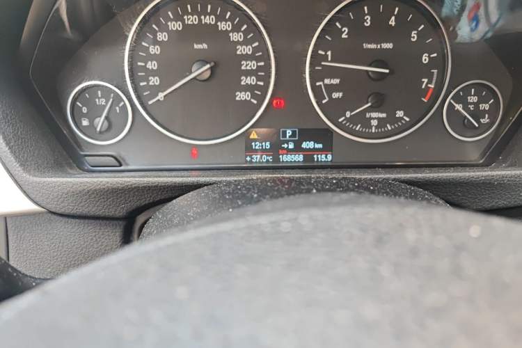 Used BMW 3 Series 2013 320i Sport Edition Odometer Close Up