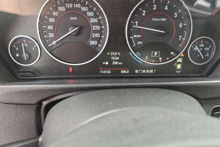 Used BMW 3 Series 2013 320i Sport Design Package Odometer Close Up