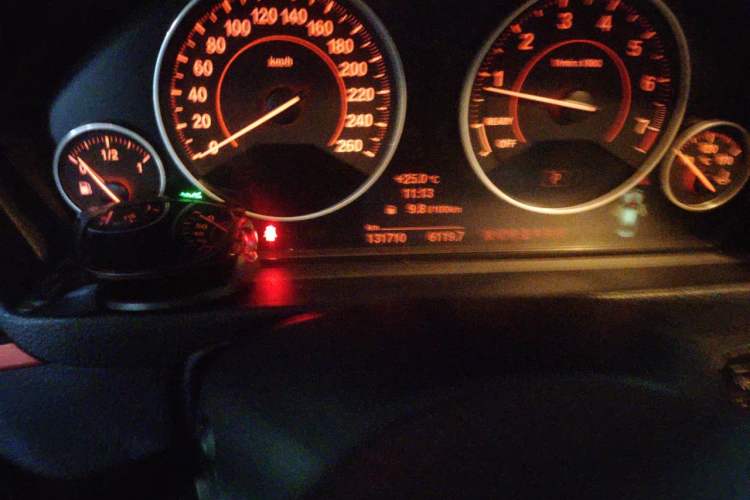 Used BMW 3 Series 2013 320i Sport Design Package Odometer Close Up