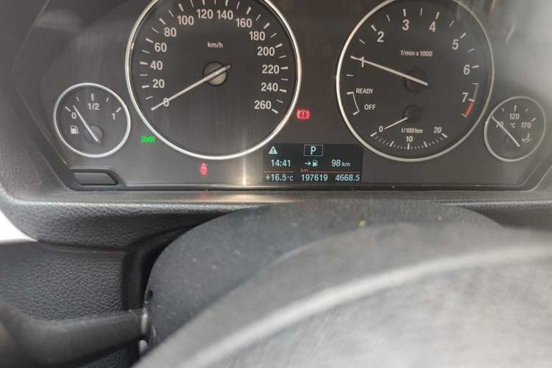 Used BMW 3 Series 2013 320i Sport Edition Odometer Close Up