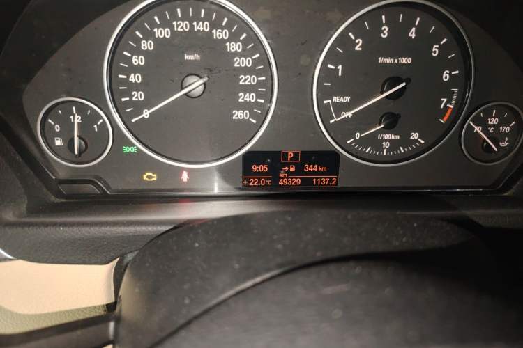 Used BMW 3 Series 2013 320Li Fashion Model Odometer Close Up