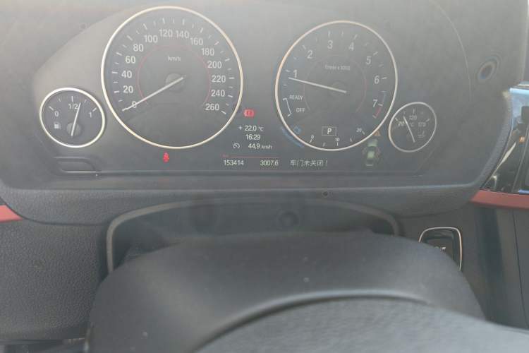 Used BMW 3 Series 2013 320i Sport Design Package Odometer Close Up