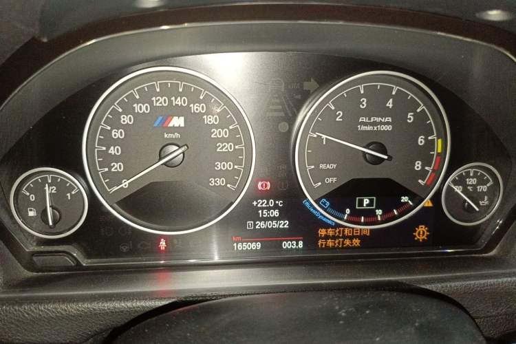 Used BMW 3 Series 2013 Facelifted 328i Sport Design Package Odometer Close Up
