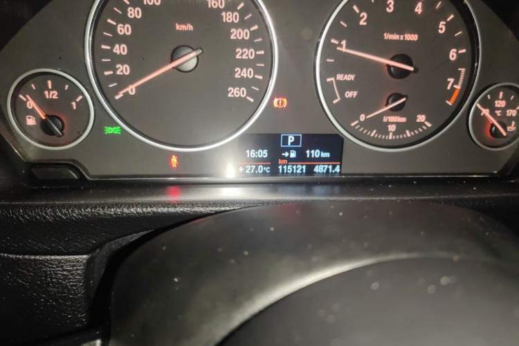 Used BMW 3 Series 2013 320Li Fashion Model Odometer Close Up