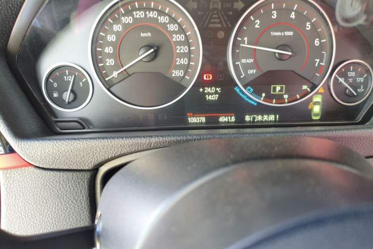 Used BMW 3 Series 2013 Restyled 320i Sport Design Package Odometer Close Up