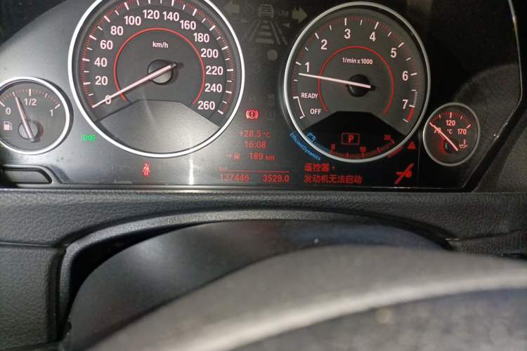 Used BMW 3 Series 2013 320i Sport Design Package Odometer Close Up