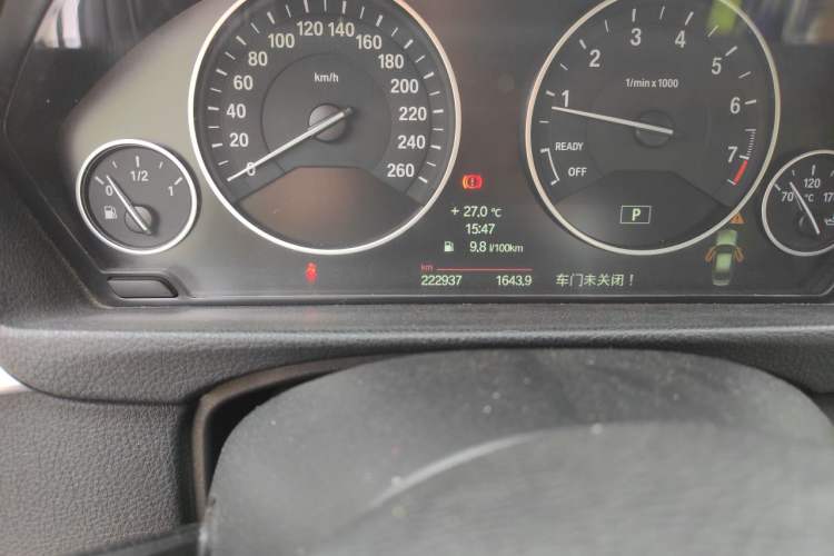Used BMW 3 Series 2013 Facelifted 320Li Luxury Design Package Odometer Close Up