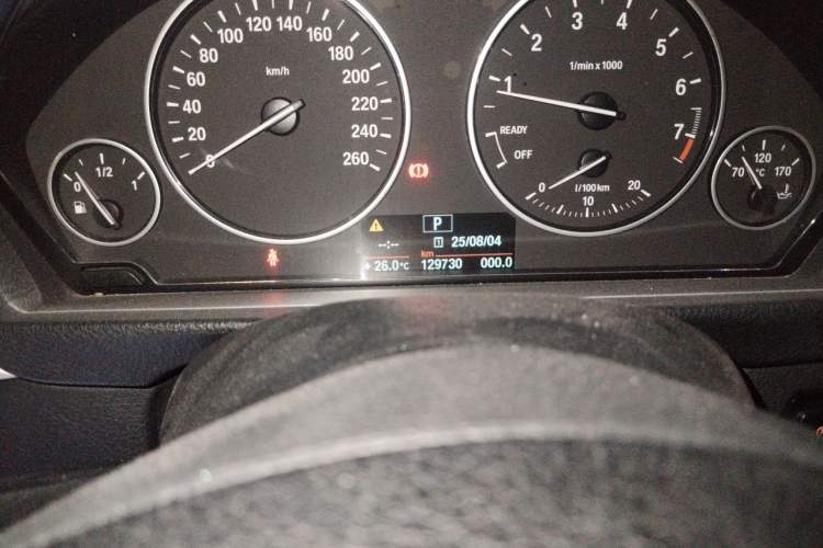 Used BMW 3 Series 2013 320Li Fashion Model Odometer Close Up