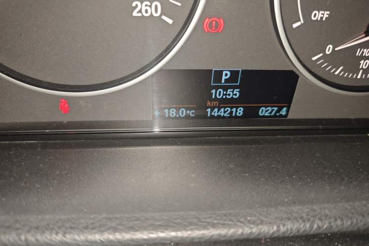 Used BMW 3 Series 2013 320Li Fashion Model Odometer Close Up