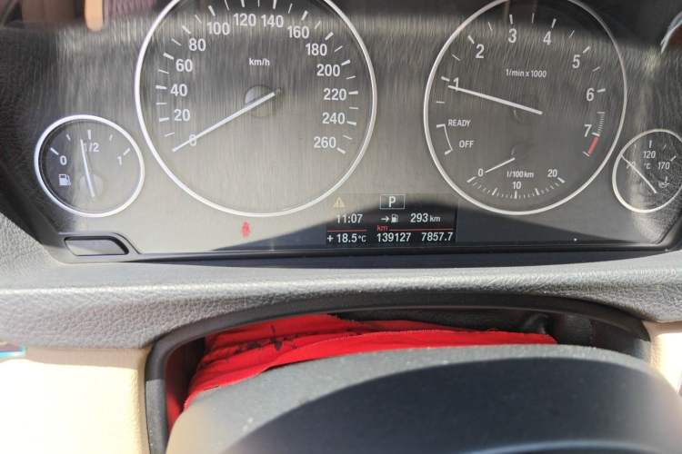 Used BMW 3 Series 2013 320Li Fashion Model Odometer Close Up