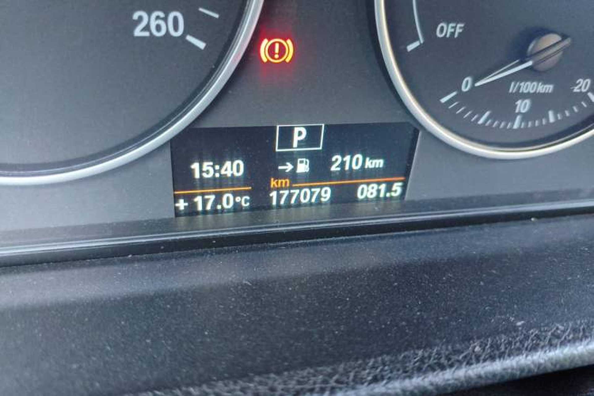 Used BMW 3 Series 2013 320Li Fashion Model Odometer Close Up