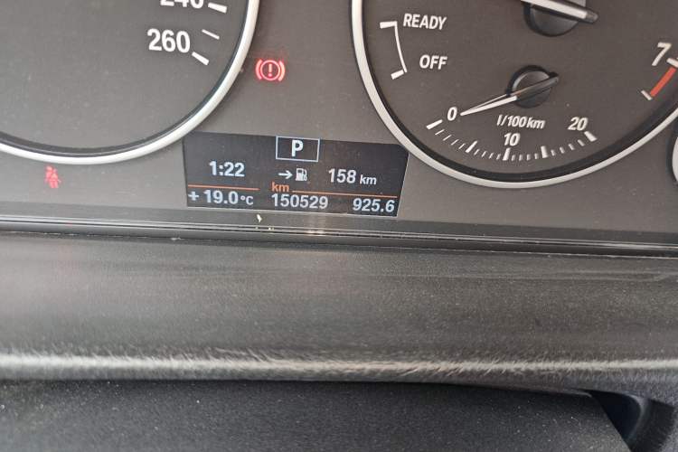 Used BMW 3 Series 2013 320i Sport Edition Odometer Close Up