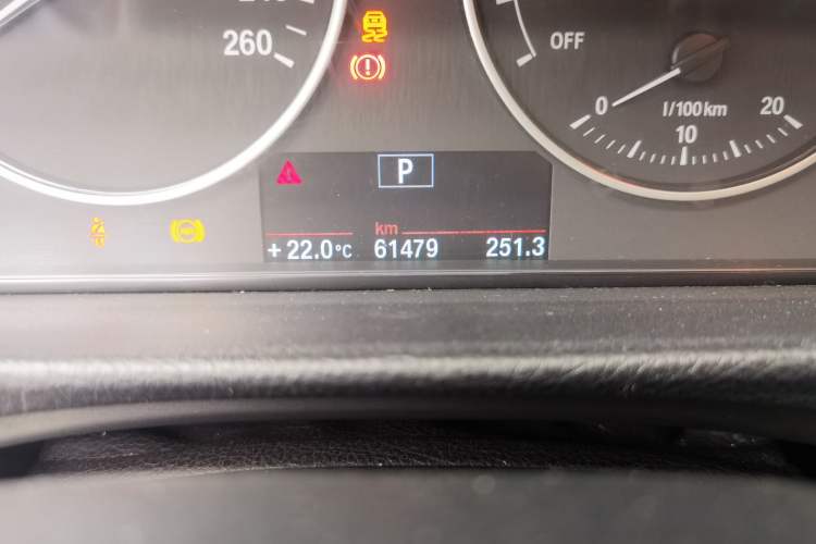 Used BMW 3 Series 2013 320i Sport Edition Odometer Close Up