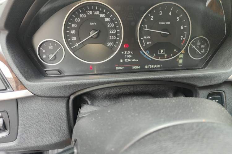 Used BMW 3 Series 2013 320Li Luxury Design Package Odometer Close Up