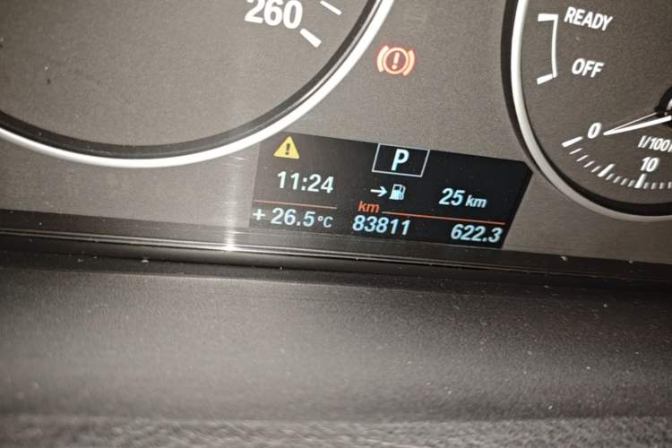 Used BMW 3 Series 2013 320i Sport Edition Odometer Close Up