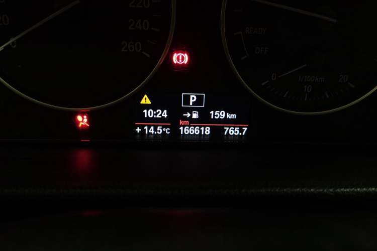 Used BMW 3 Series 2013 320Li Fashion Model Odometer Close Up
