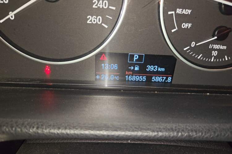 Used BMW 3 Series 2013 320i Sport Edition Odometer Close Up