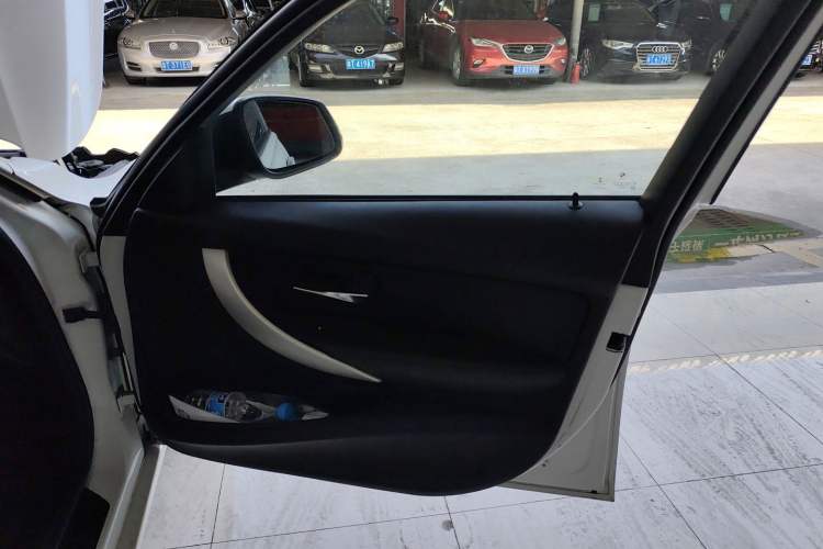 Used BMW 3 Series 2013 320i Sport Touring Edition Right Front Door Interior