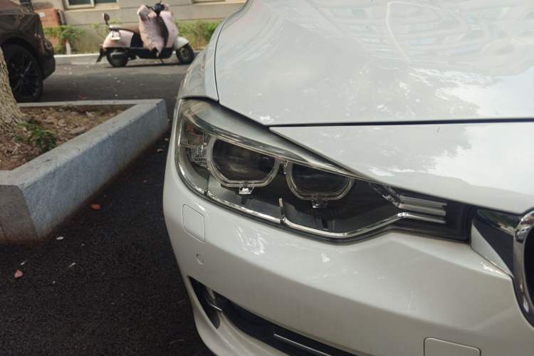 Used BMW 3 Series 2013 320Li Fashion Model Right Front Headlight