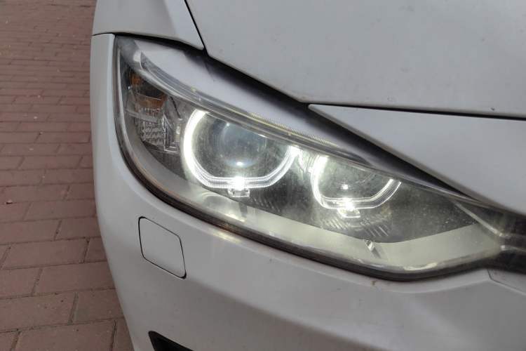 Used BMW 3 Series 2013 320i Sport Design Package Right Front Headlight