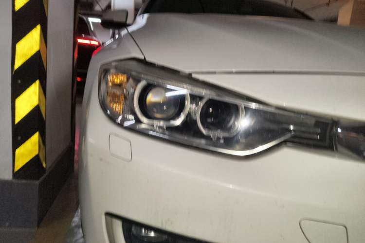 Used BMW 3 Series 2013 320i Sport Edition Right Front Headlight