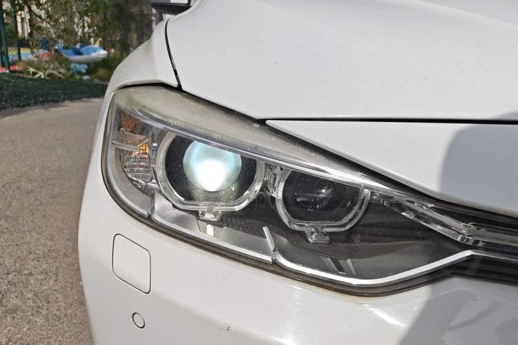 Used BMW 3 Series 2013 328Li Fashion Edition Right Front Headlight