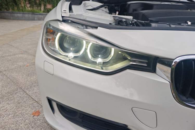 Used BMW 3 Series 2013 320i Sport Edition Right Front Headlight