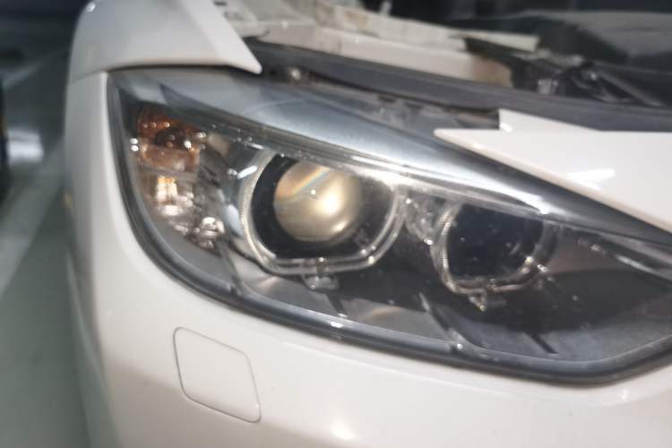 Used BMW 3 Series 2013 320Li Fashion Model Right Front Headlight