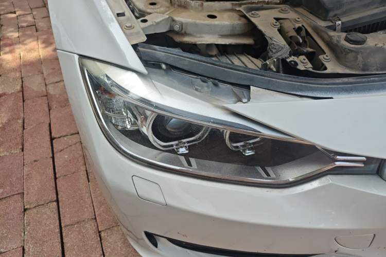 Used BMW 3 Series 2013 320i Sport Edition Right Front Headlight
